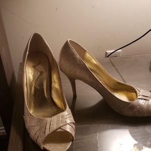Nina formal wear pumps